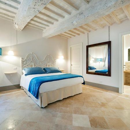 Palazzo Pio III - Residenza D'Epoca Bed & Breakfast Сартеано Екстериор снимка