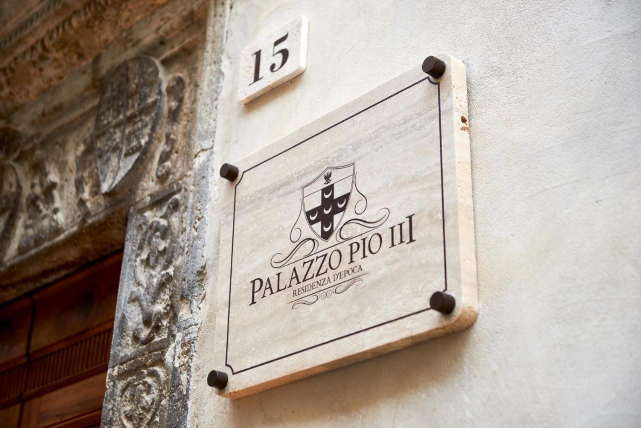 Palazzo Pio III - Residenza D'Epoca Bed & Breakfast Сартеано Екстериор снимка