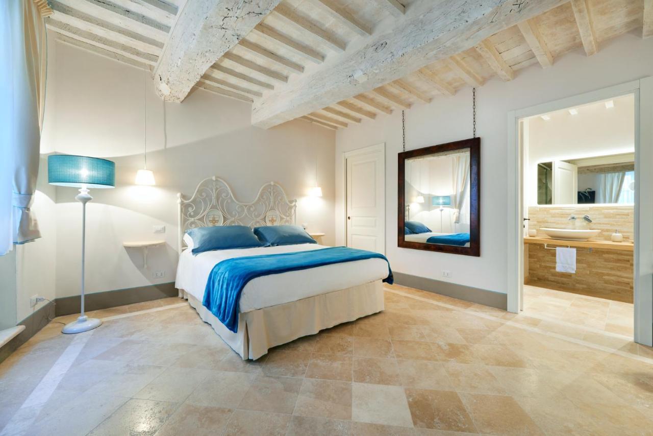 Palazzo Pio III - Residenza D'Epoca Bed & Breakfast Сартеано Екстериор снимка