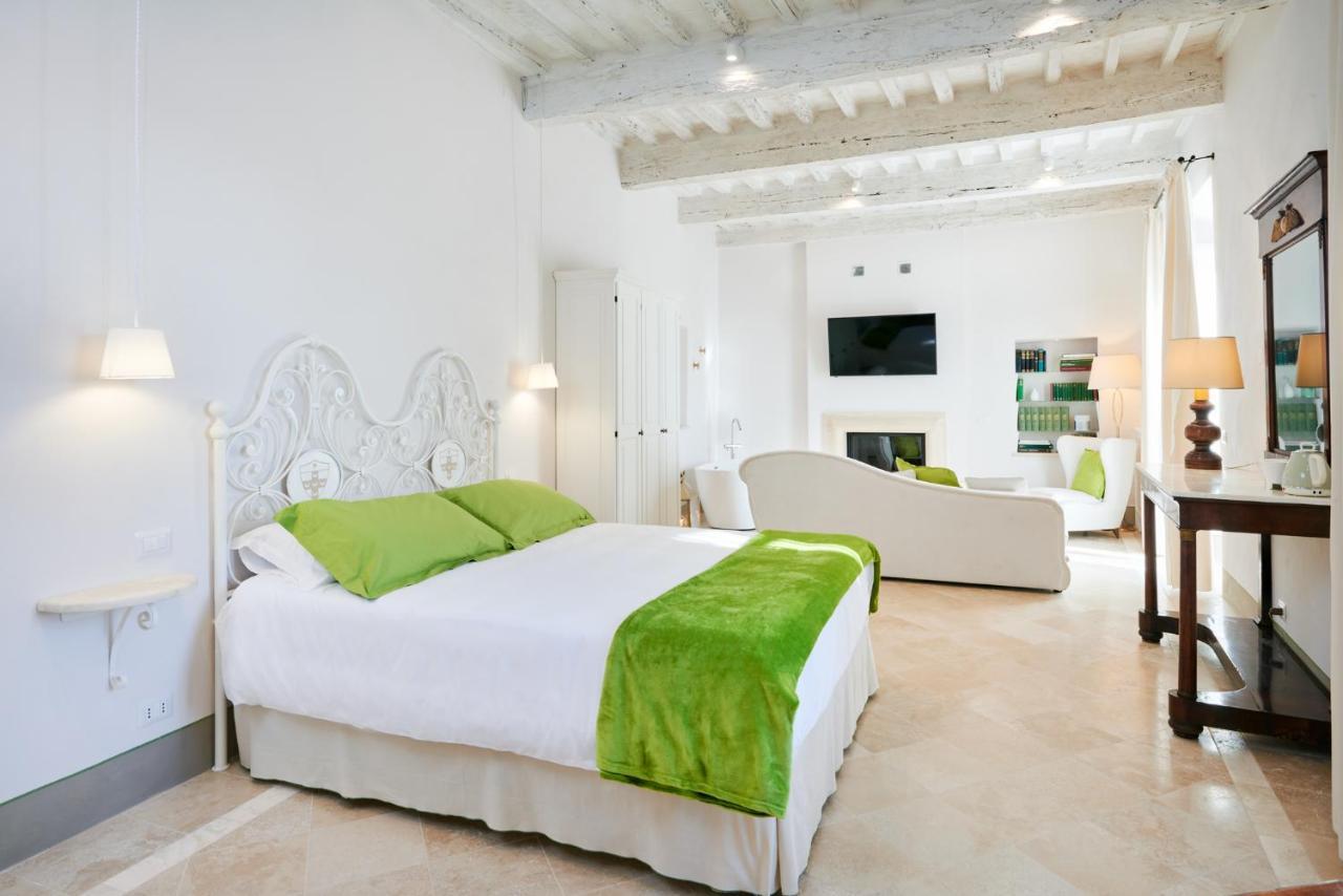 Palazzo Pio III - Residenza D'Epoca Bed & Breakfast Сартеано Екстериор снимка