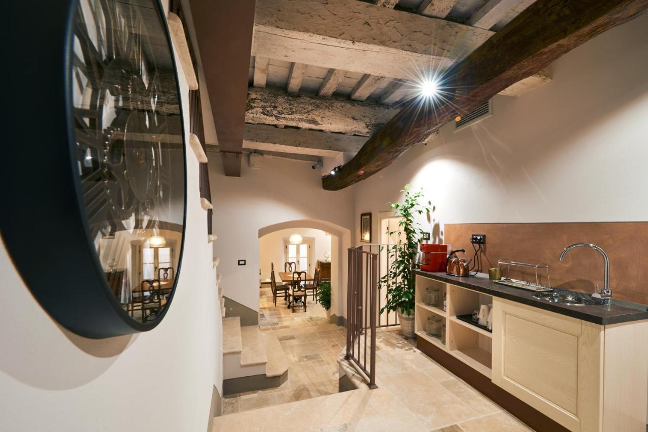 Palazzo Pio III - Residenza D'Epoca Bed & Breakfast Сартеано Екстериор снимка