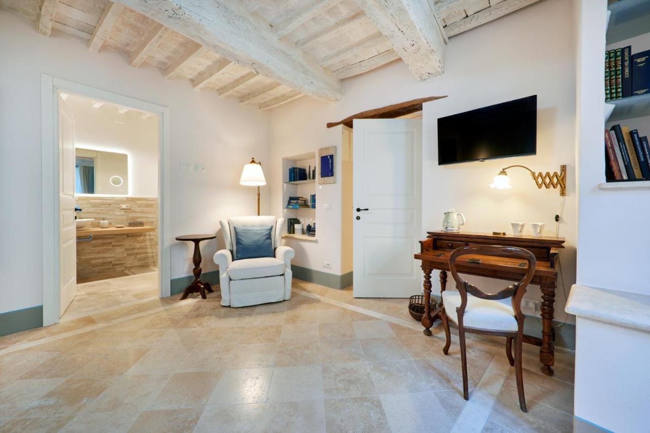 Palazzo Pio III - Residenza D'Epoca Bed & Breakfast Сартеано Екстериор снимка