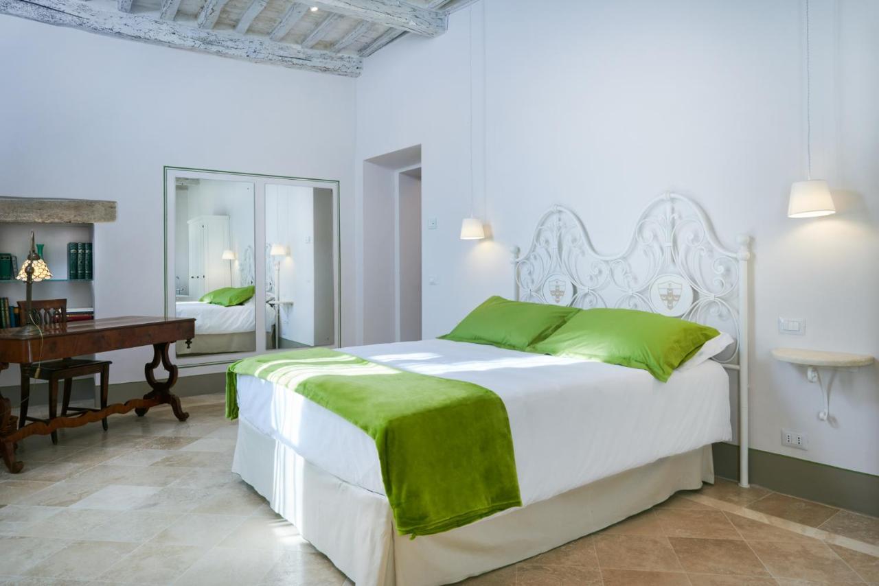 Palazzo Pio III - Residenza D'Epoca Bed & Breakfast Сартеано Екстериор снимка