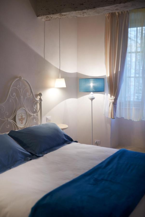 Palazzo Pio III - Residenza D'Epoca Bed & Breakfast Сартеано Екстериор снимка