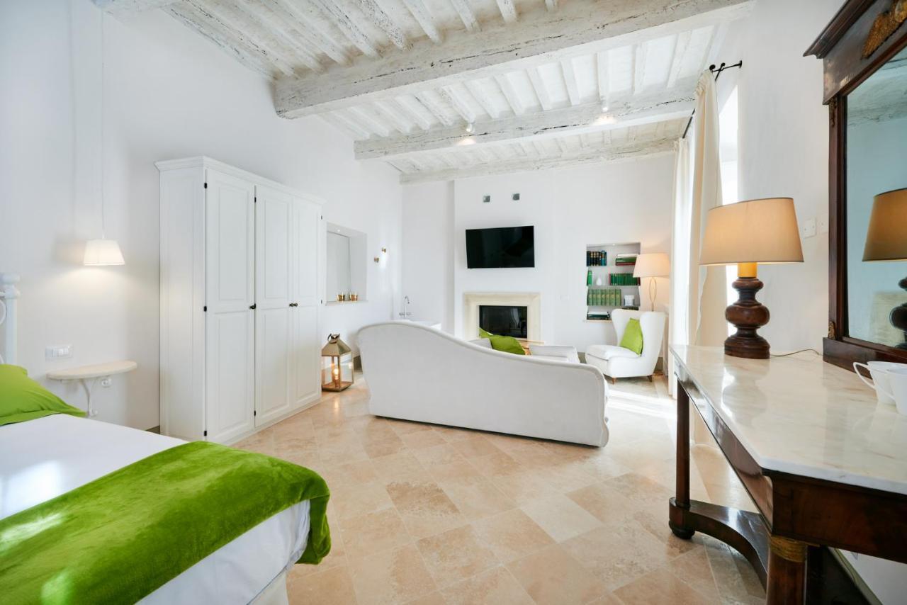 Palazzo Pio III - Residenza D'Epoca Bed & Breakfast Сартеано Екстериор снимка