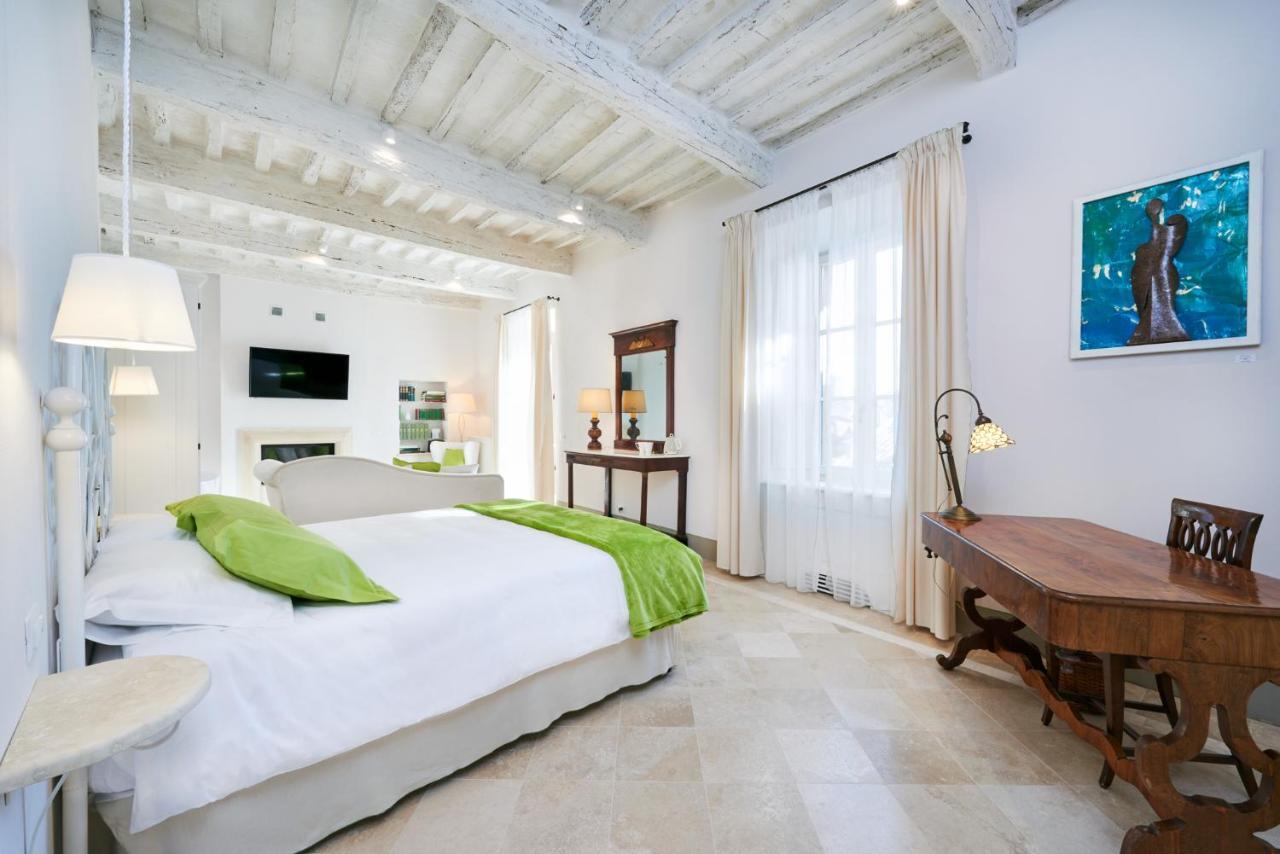 Palazzo Pio III - Residenza D'Epoca Bed & Breakfast Сартеано Екстериор снимка