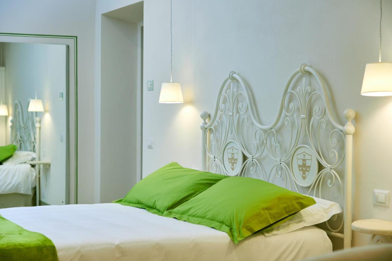 Palazzo Pio III - Residenza D'Epoca Bed & Breakfast Сартеано Екстериор снимка