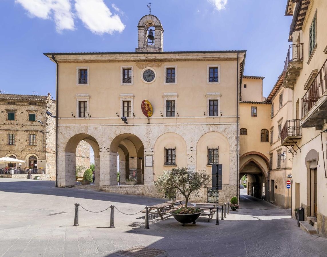 Palazzo Pio III - Residenza D'Epoca Bed & Breakfast Сартеано Екстериор снимка